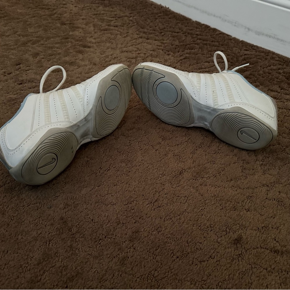 Nike Cheer sneakers white leath w/lt blue accents/suede rainbow Sz 7.5 EUC - Picture 5 of 5